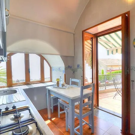 Sleeps 4 Pool Wifi 아파트 스칼라