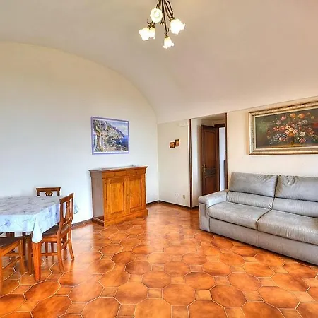 Sleeps 4 Pool Wifi 스칼라